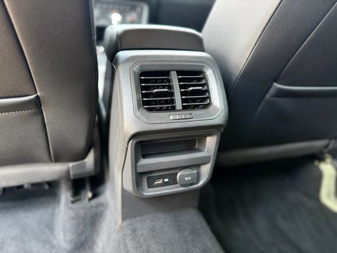 Used 2019 Volkswagen Tiguan SE FWD image 25