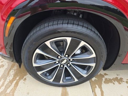 New 2026 Cadillac Vistiq Sport w/ LPO, Floor Liner Package image 9