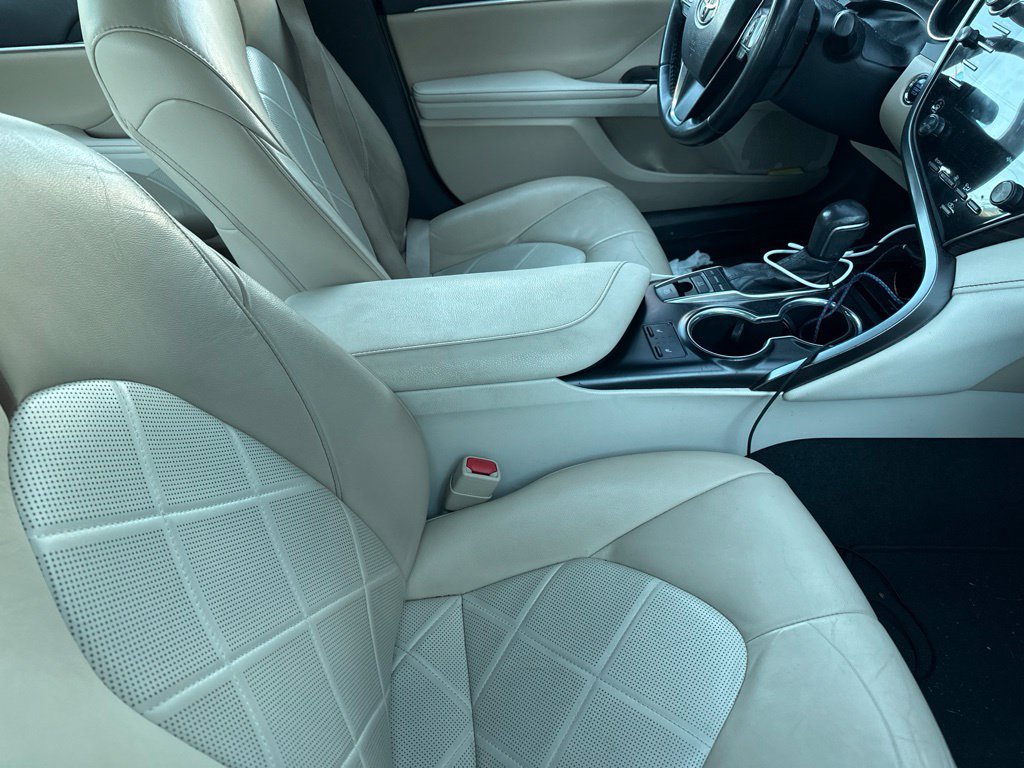 Used 2019 Toyota Camry XLE FWD image 5
