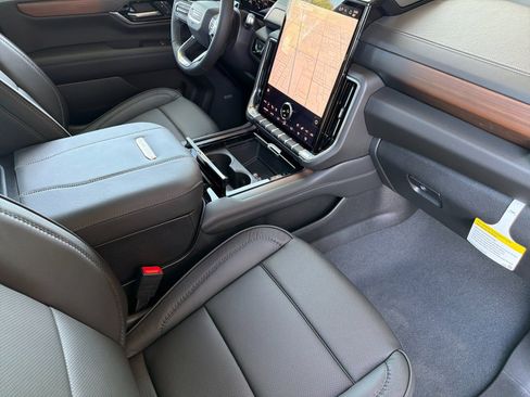 New 2026 GMC Yukon Denali w/ Denali Reserve Package AWD/4WD image 18