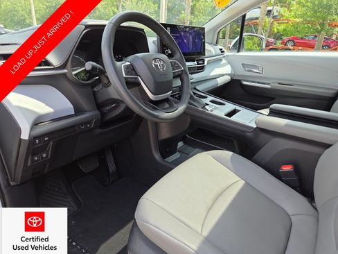 Certified 2025 Toyota Sienna XLE FWD image 28