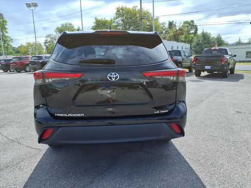 Used 2023 Toyota Highlander LE image 5