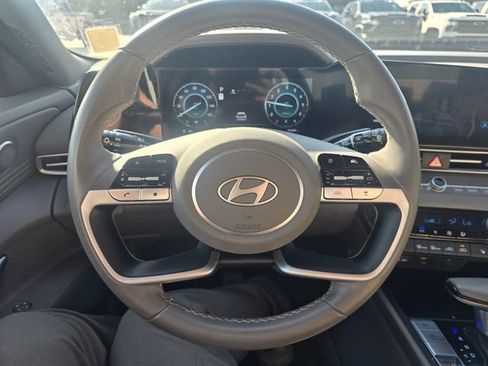 Used 2025 Hyundai Elantra SEL FWD image 17