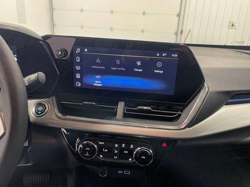 Used 2025 Chevrolet Trax LT w/ LT Convenience Package image 36