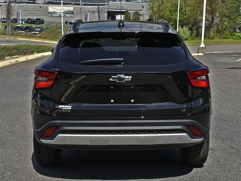 New 2026 Chevrolet Trax LT w/ Sunroof Package FWD image 7
