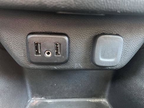 Used 2020 Chevrolet Traverse LT image 25