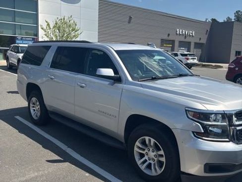 Used 2020 Chevrolet Suburban LT image 3