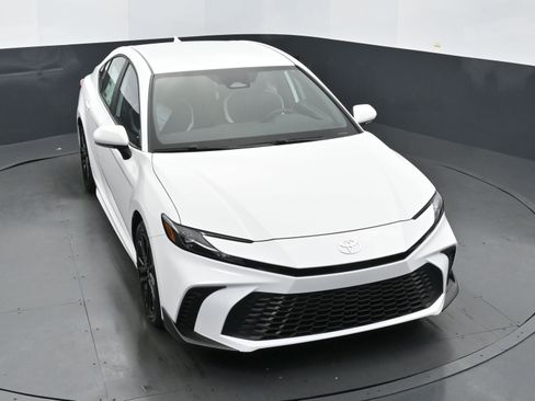 Used 2025 Toyota Camry SE image 34