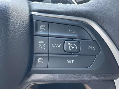 Used 2025 Jeep Grand Cherokee Limited w/ Luxury Tech Group II RWD image 22