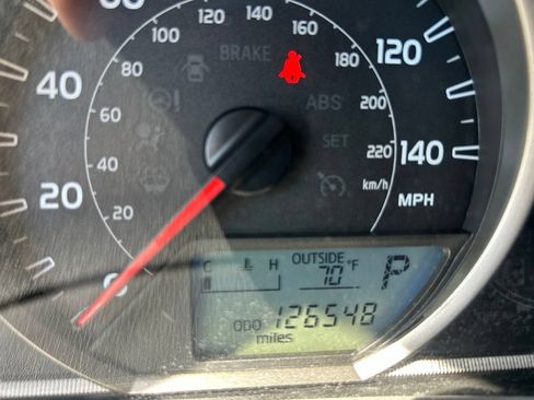 Used 2015 Toyota RAV4 XLE AWD/4WD image 9