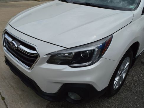 Used 2018 Subaru Outback 2.5i Premium AWD/4WD image 3