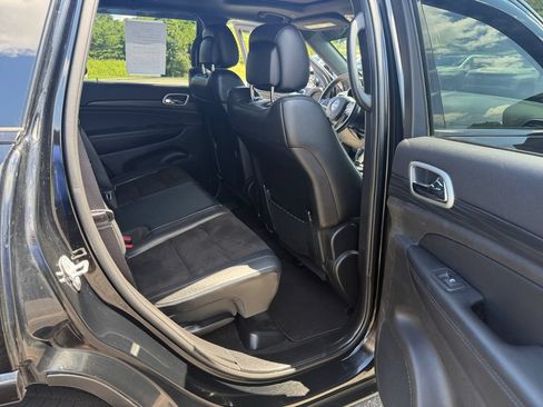 Used 2019 Jeep Grand Cherokee Altitude AWD/4WD image 27