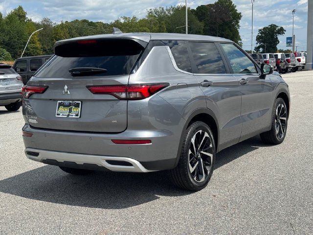 Used 2023 Mitsubishi Outlander SE FWD image 4