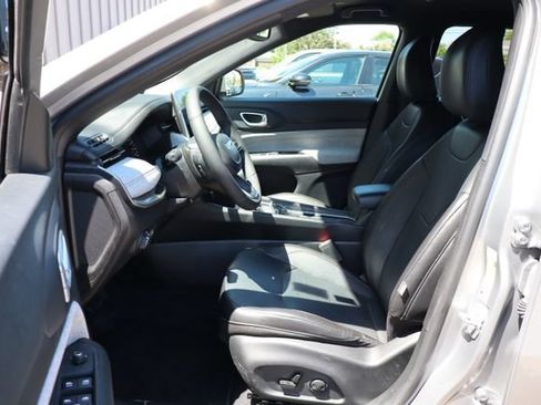 Used 2023 Jeep Compass Latitude AWD/4WD image 9