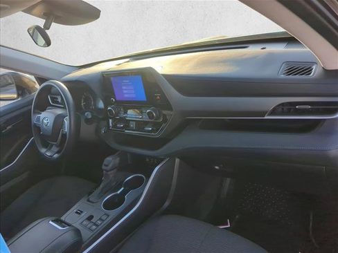 Used 2023 Toyota Highlander L FWD image 28