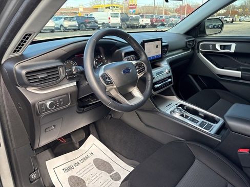 Used 2022 Ford Explorer XLT image 6