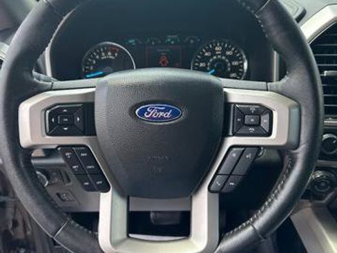 Used 2018 Ford F150 Lariat w/ Trailer Tow Package image 18