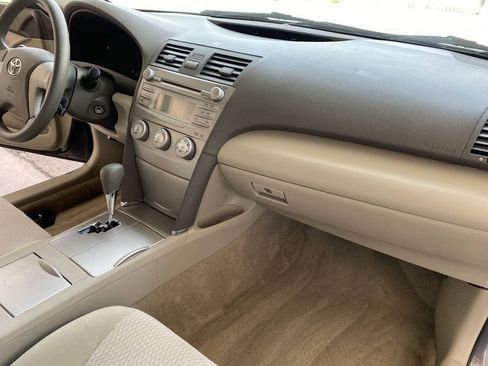 Used 2011 Toyota Camry LE FWD image 33