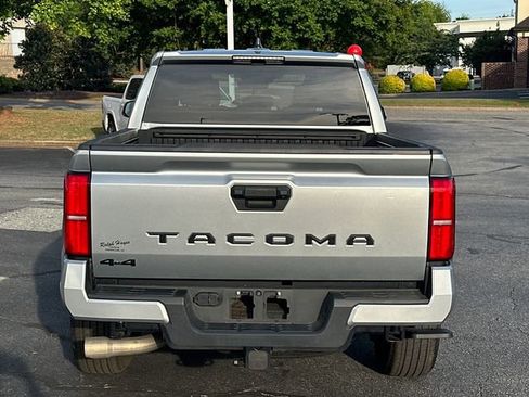 Used 2024 Toyota Tacoma TRD Sport AWD/4WD image 4