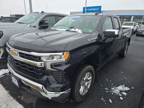 Used 2022 Chevrolet Silverado 1500 LT image 2