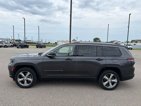 Used 2022 Jeep Grand Cherokee L Limited w/ Luxury Tech Group II AWD/4WD image 3