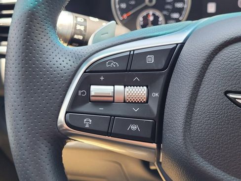 Used 2025 Genesis G70 2.5T image 22