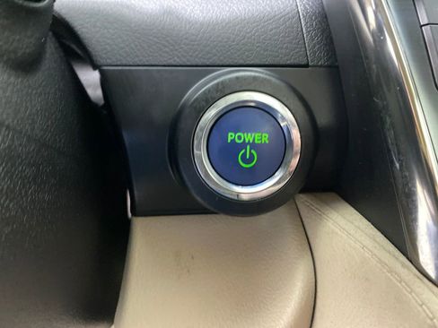 Used 2014 Toyota Camry XLE image 19