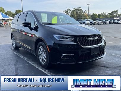 Used 2024 Chrysler Pacifica Touring-L