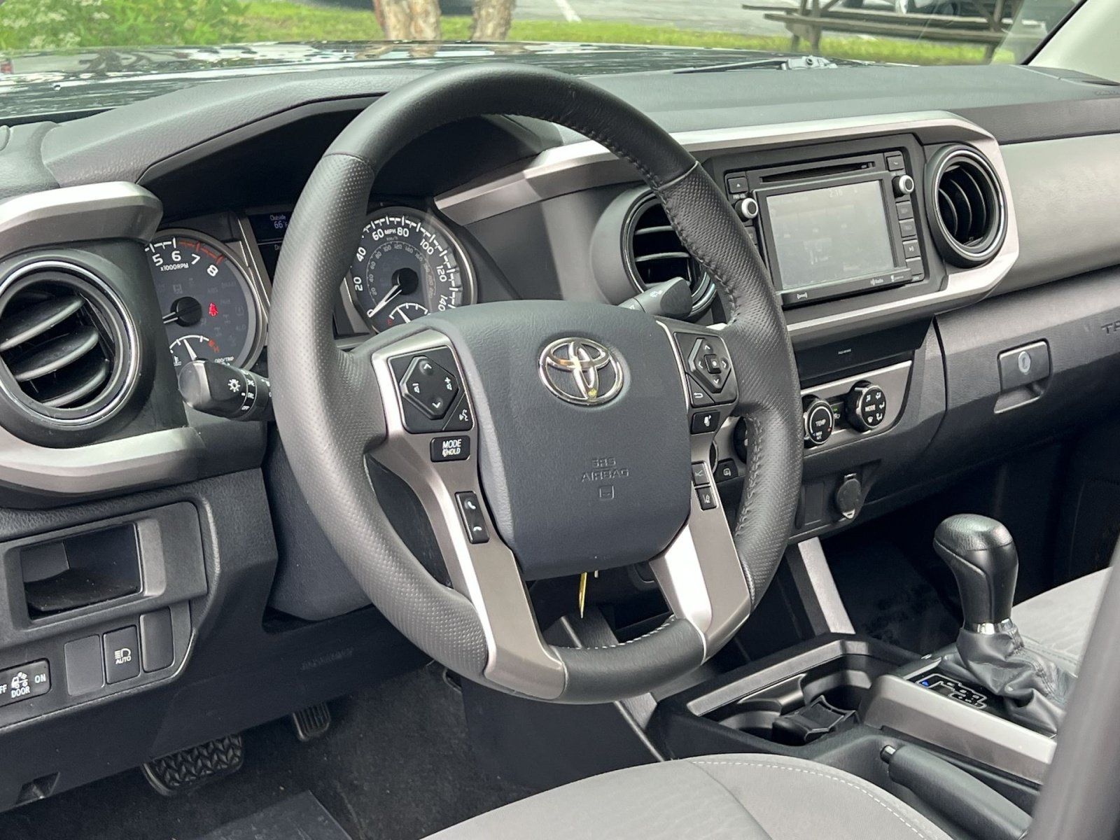 Used 2019 Toyota Tacoma SR5 AWD/4WD image 15