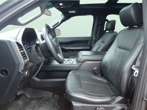 Used 2018 Ford Expedition XLT w/ Equipment Group 202A AWD/4WD image 23