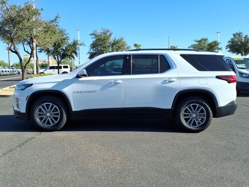 Used 2023 Chevrolet Traverse LT FWD image 2