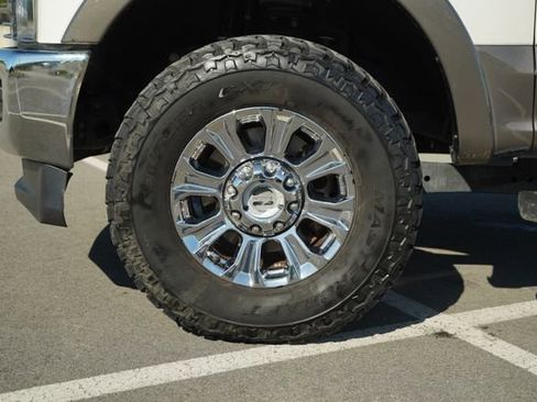 Used 2019 Ford F250 Lariat w/ Chrome Package image 11