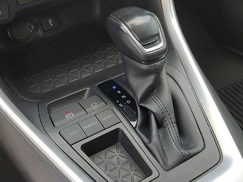 Used 2020 Toyota RAV4 XLE Premium FWD image 17