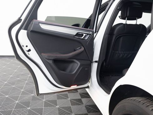 Certified 2017 Porsche Macan GTS image 23