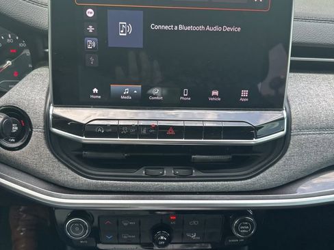 Used 2023 Jeep Compass Sport image 9