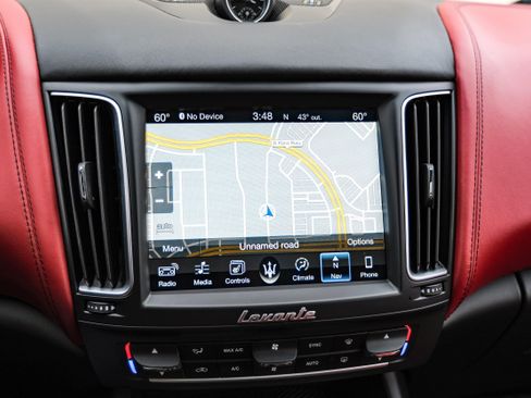 Used 2017 Maserati Levante w/ Luxury Package image 20