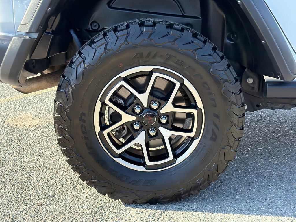 Used 2025 Jeep Wrangler Unlimited Rubicon AWD/4WD image 6