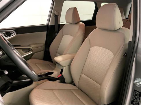 Certified 2025 Kia Soul LX w/ LX Technology Package FWD image 22