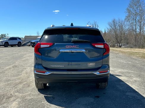 Used 2024 GMC Terrain SLT AWD/4WD image 4