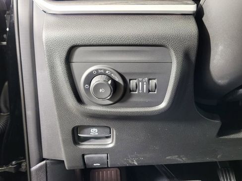 Used 2023 Jeep Grand Cherokee Limited image 18