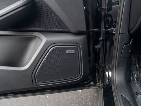 Certified 2025 Porsche Macan image 19