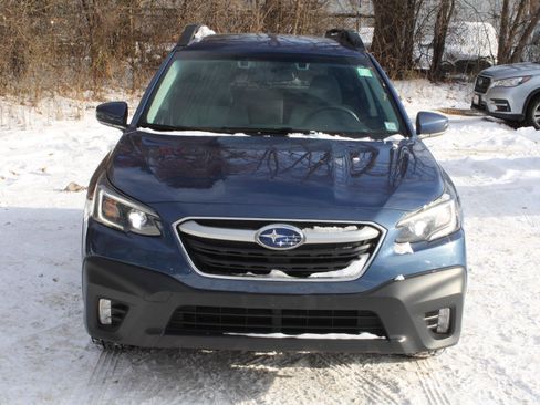 Used 2022 Subaru Outback Premium image 2