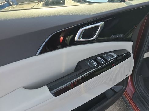 Used 2023 Kia Carnival SX Prestige image 21