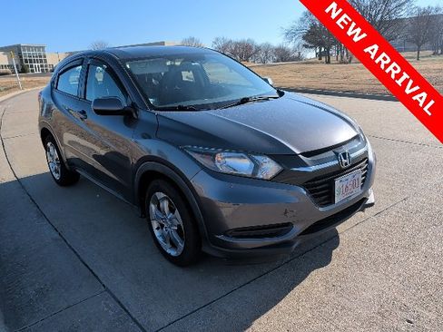 Used 2018 Honda HR-V LX image 1