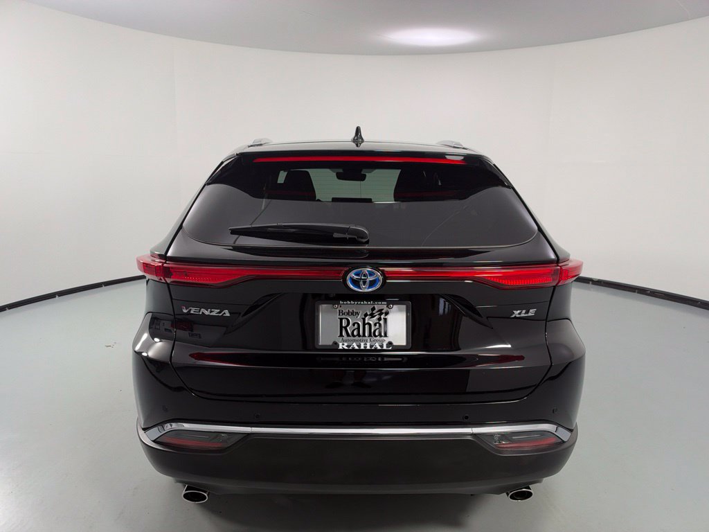 Used 2023 Toyota Venza XLE AWD/4WD image 6
