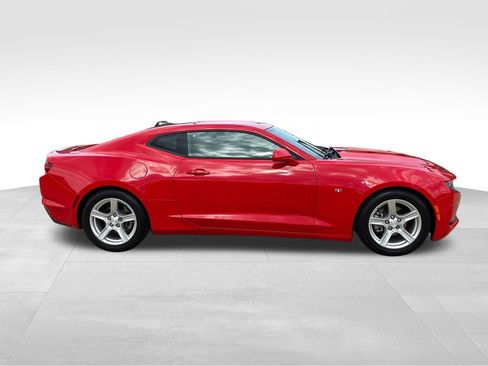 Used 2021 Chevrolet Camaro LT RWD image 7