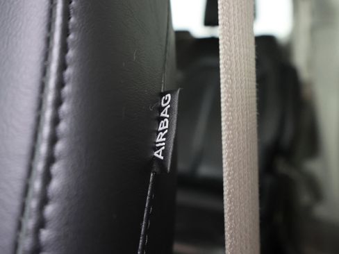 Used 2023 Chrysler Pacifica Touring-L AWD/4WD image 45