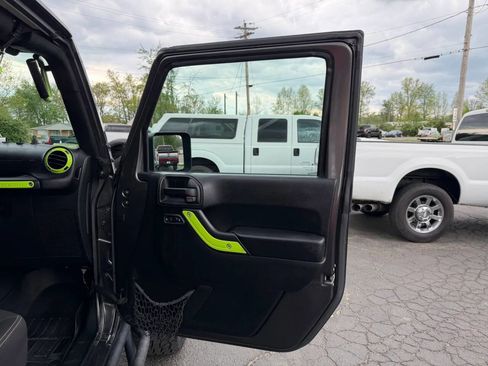 Used 2018 Jeep Wrangler Unlimited Sahara image 25