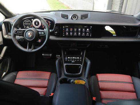 Certified 2024 Porsche Cayenne Turbo GT AWD/4WD image 12