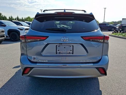 Used 2022 Toyota Highlander Platinum AWD/4WD image 5